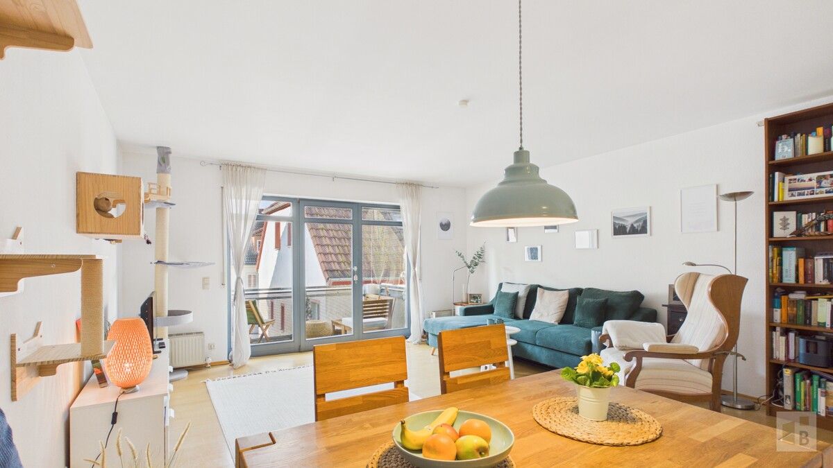 Wohnzimmer mit Ausgang auf den Balkon