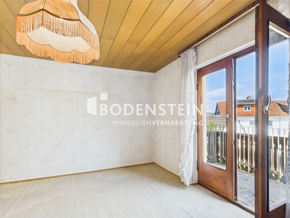 Zimmer I OG mit Ausgang zum Balkon