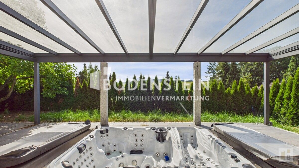 Terrasse mit Pool