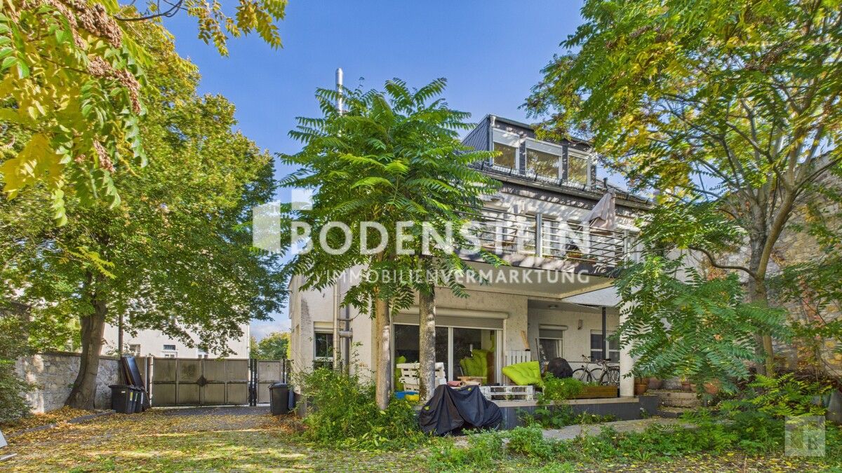 Blick vom Innenhof auf das Vorderhaus