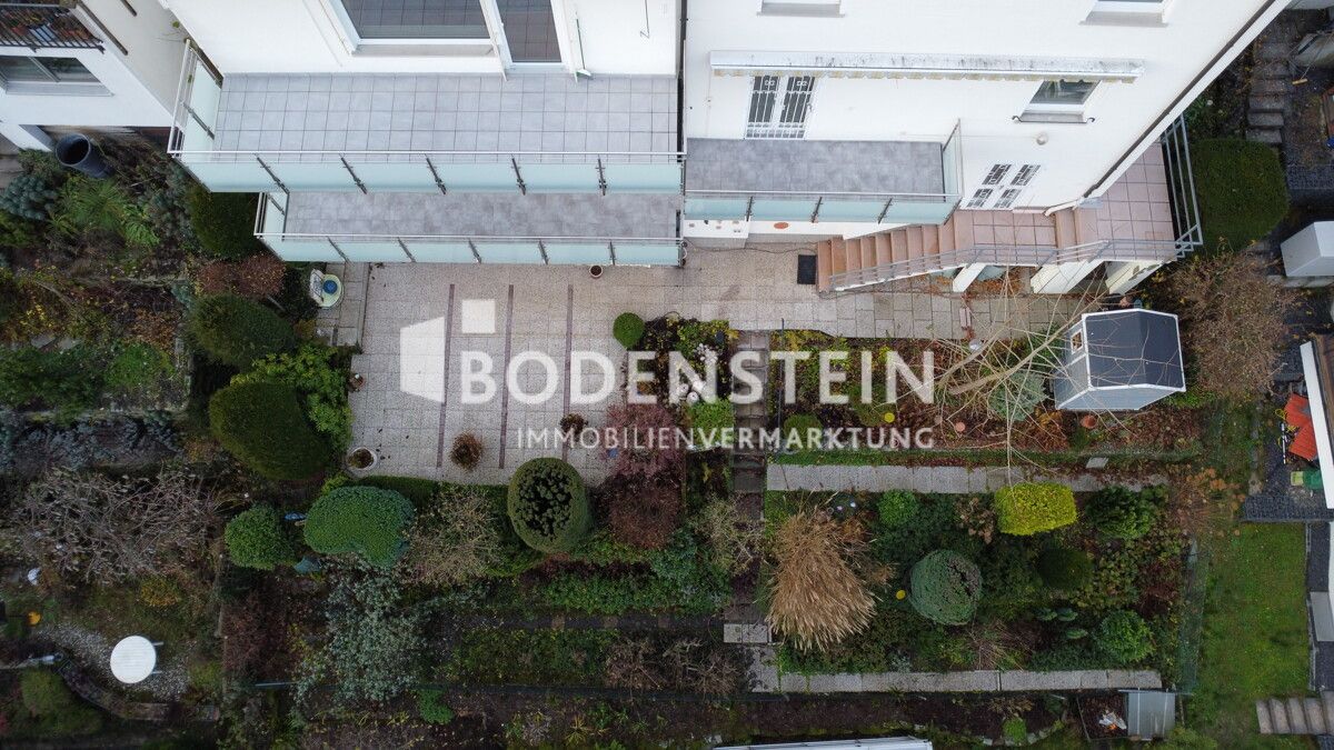 Luftbild Balkone, Terrasse und Garten