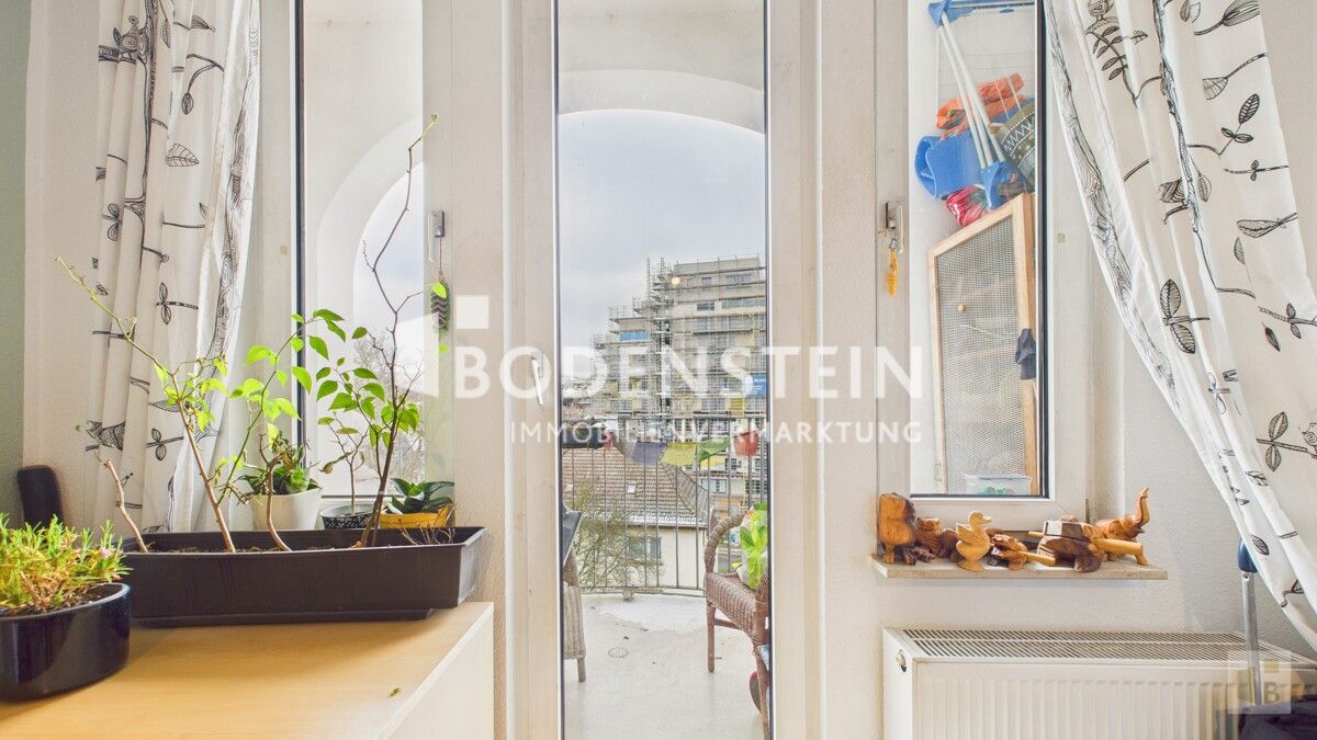 Büro Ausgang zum vorderen Balkon