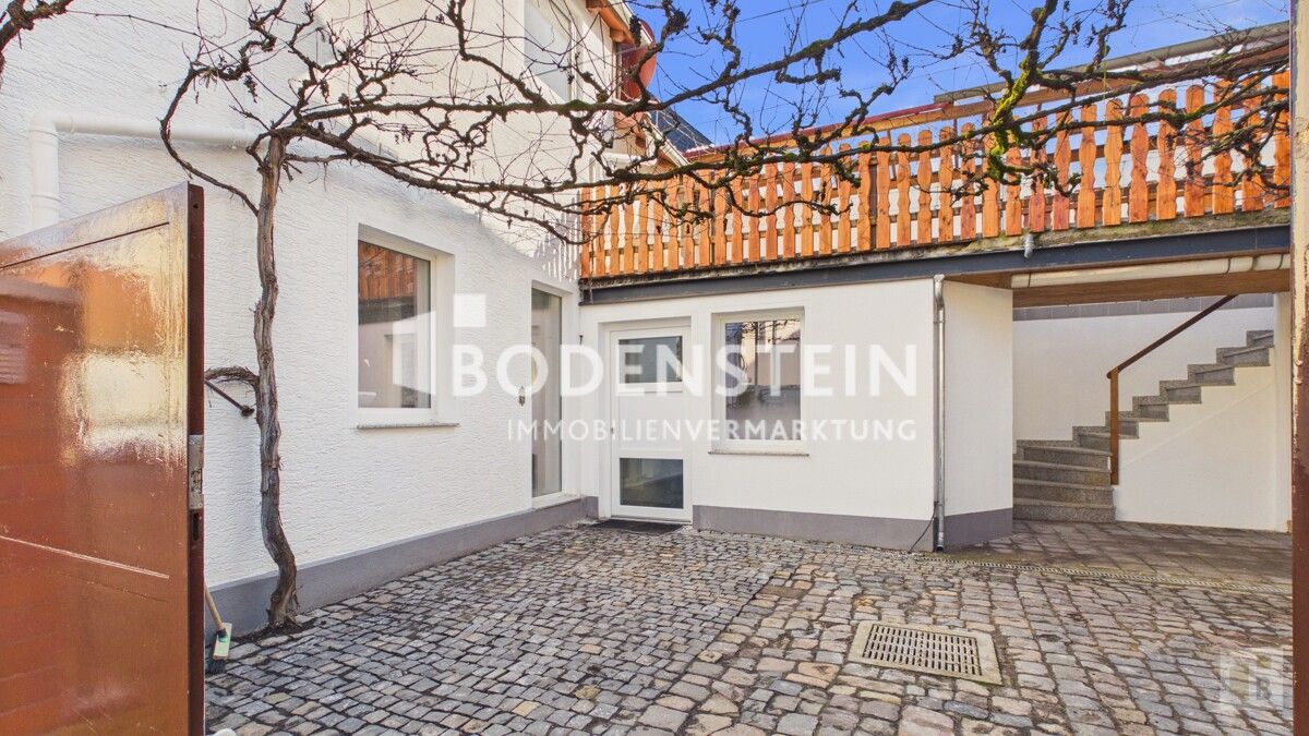 Zufahrt Innenhofmit Blick auf den Zugang VH