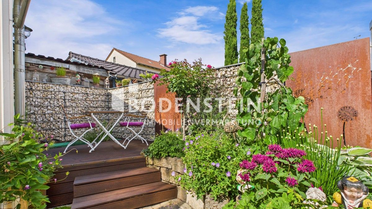 Terrasse mit Teich