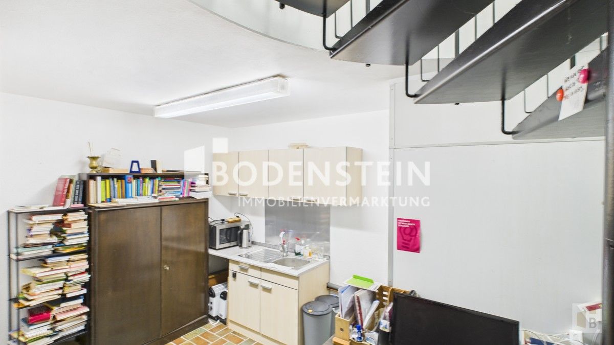 Büroküche mit Arbeitsplatz