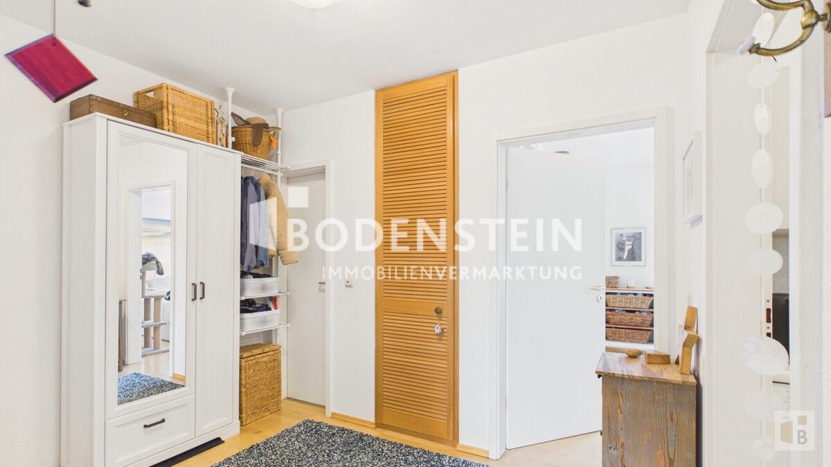 Flur mit Blickrichtung Schlafzimmer und Gäste WC