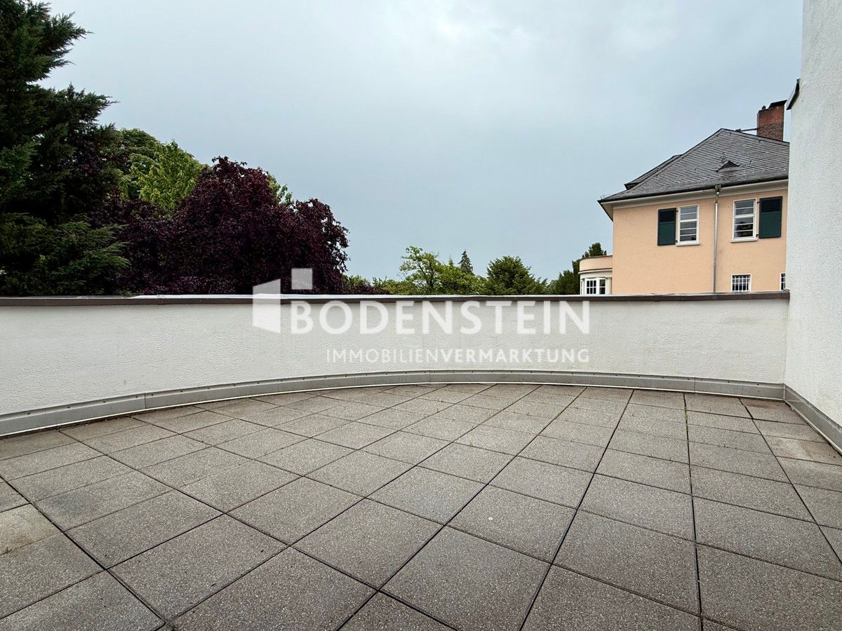 Großer Balkon unten