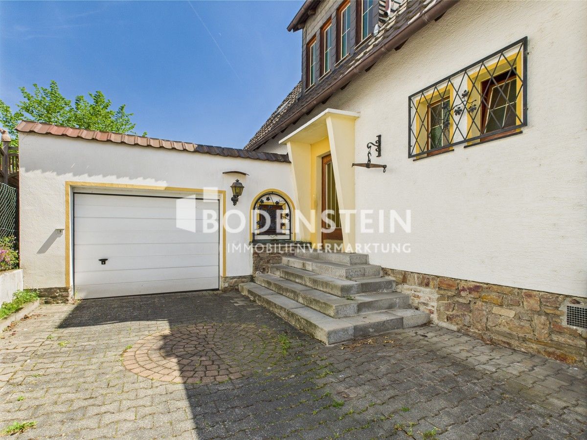 Eingang und Garage
